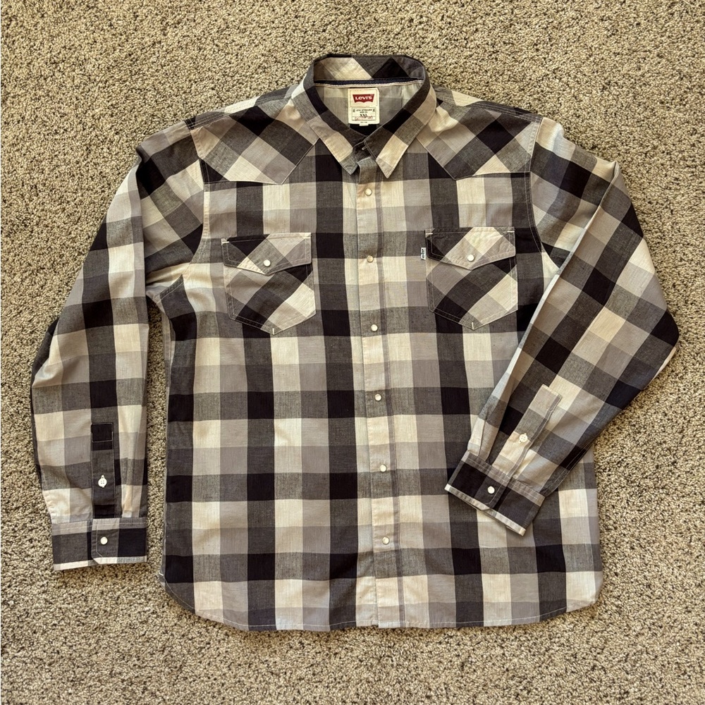 Levi’s Western Style long sleeve shirt. Plaid with shades of black and gray. XXL